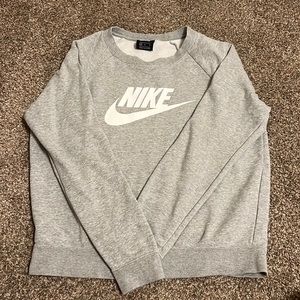 Grey Nike crewneck women’s size medium